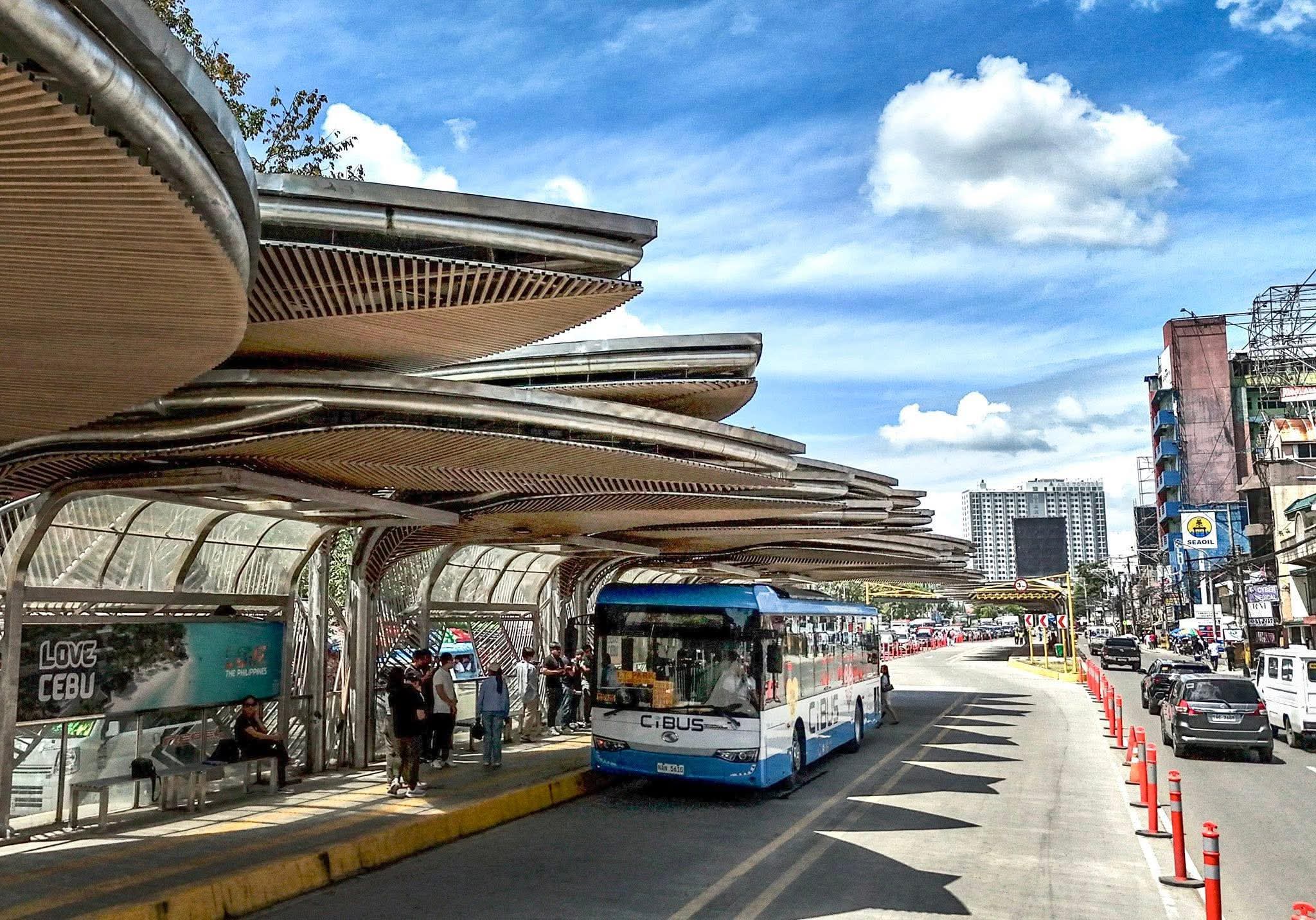 Jeepneys Enter BRT Lanes, Raising Questions About Effectiveness