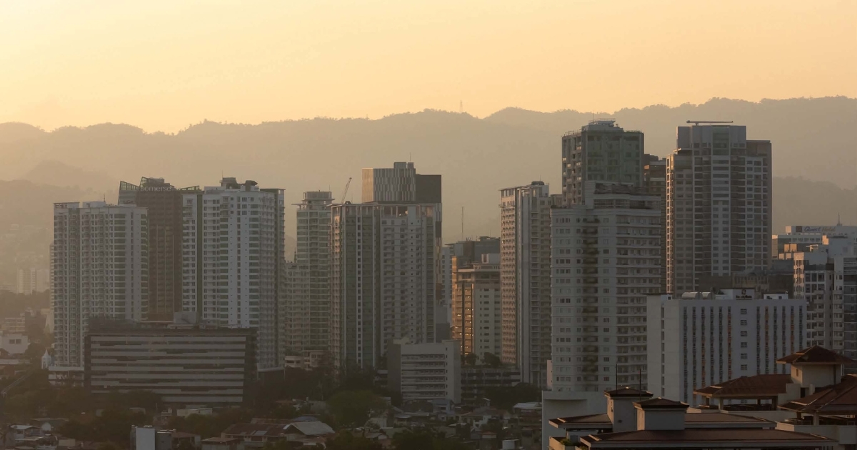 Air quality improve, but public still warned as risks remain