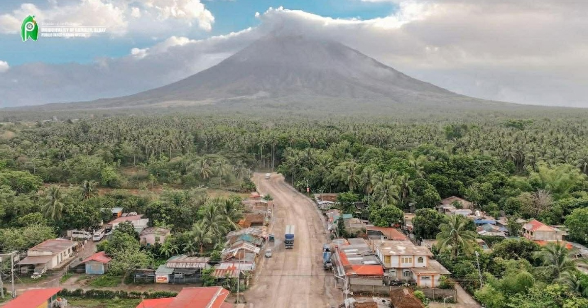 Mayon ashfall batters agriculture, threatens livelihoods in Albay