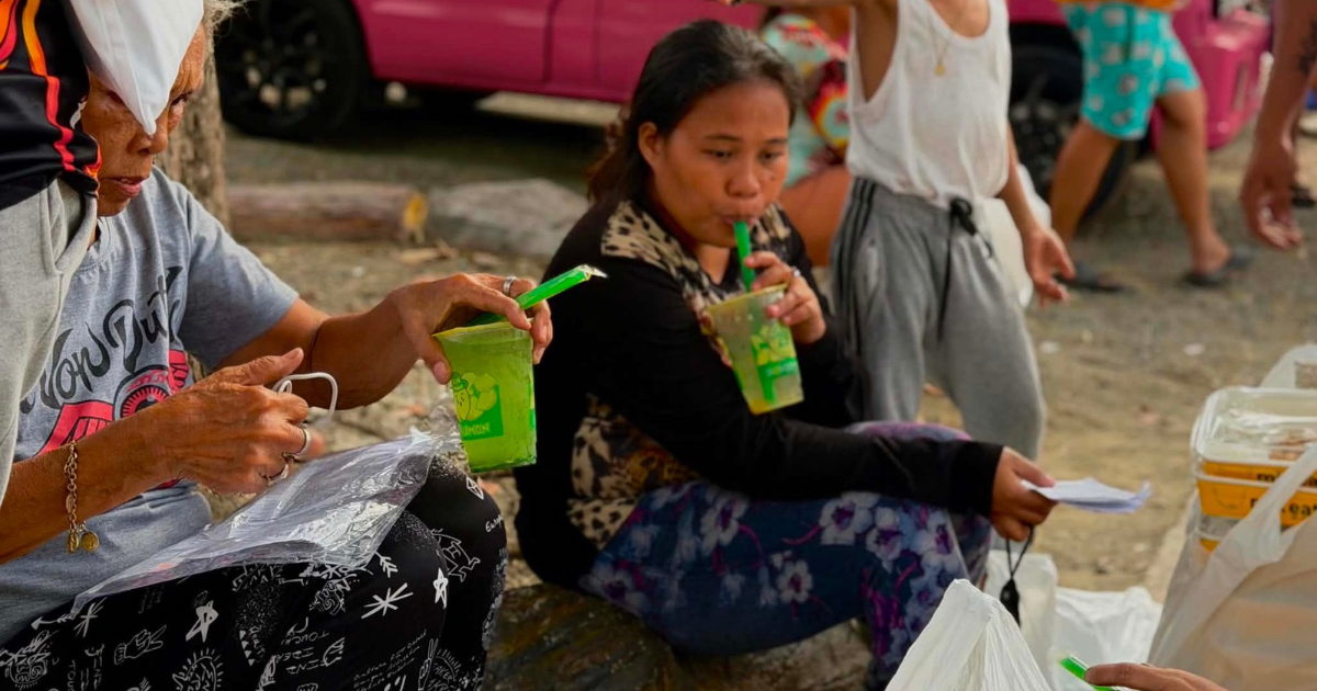 Don Lemon Philippines gives refreshments to Tejero fire victims