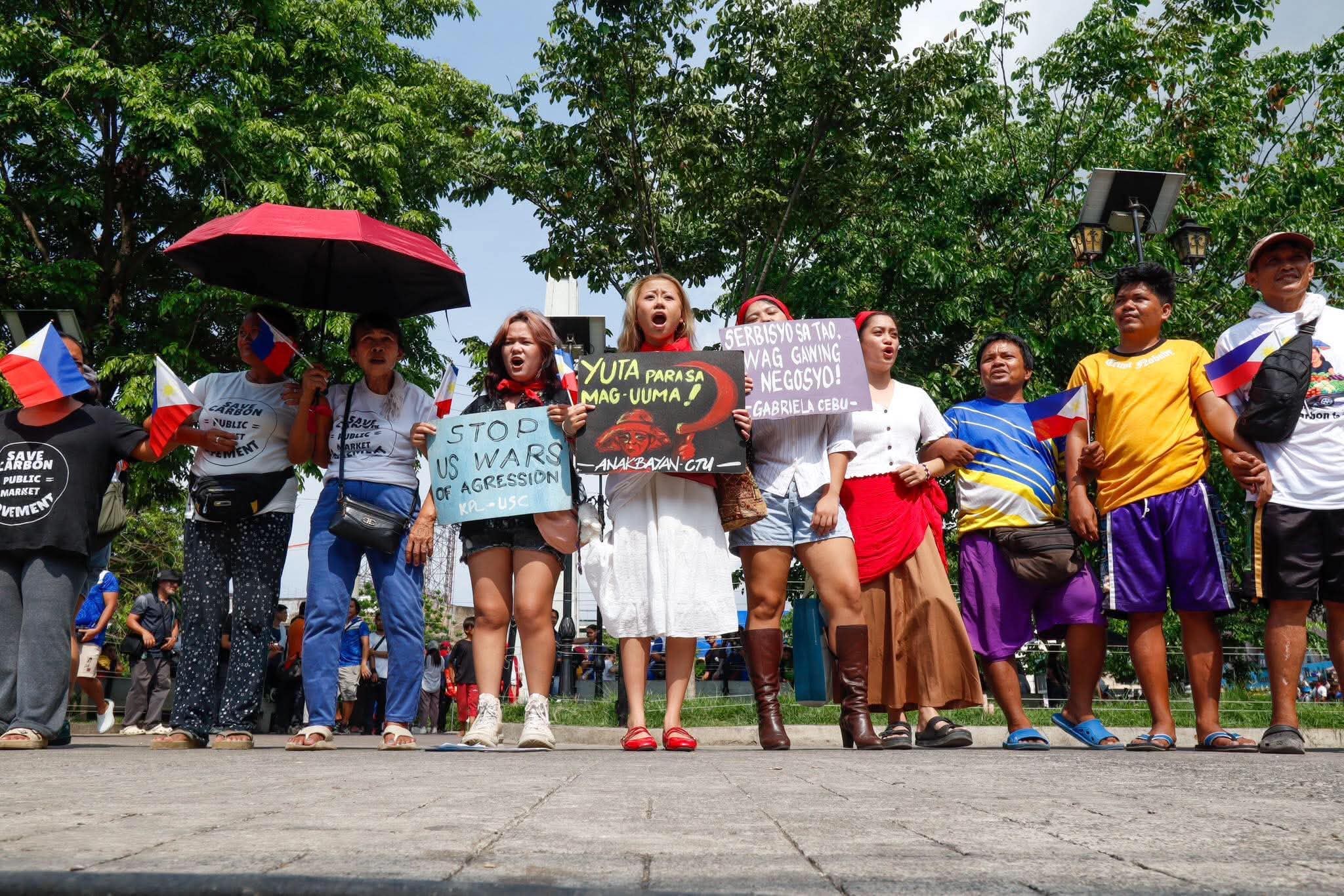 Freedom for whom? Carbon vendors stage independence day protest against privatization plans