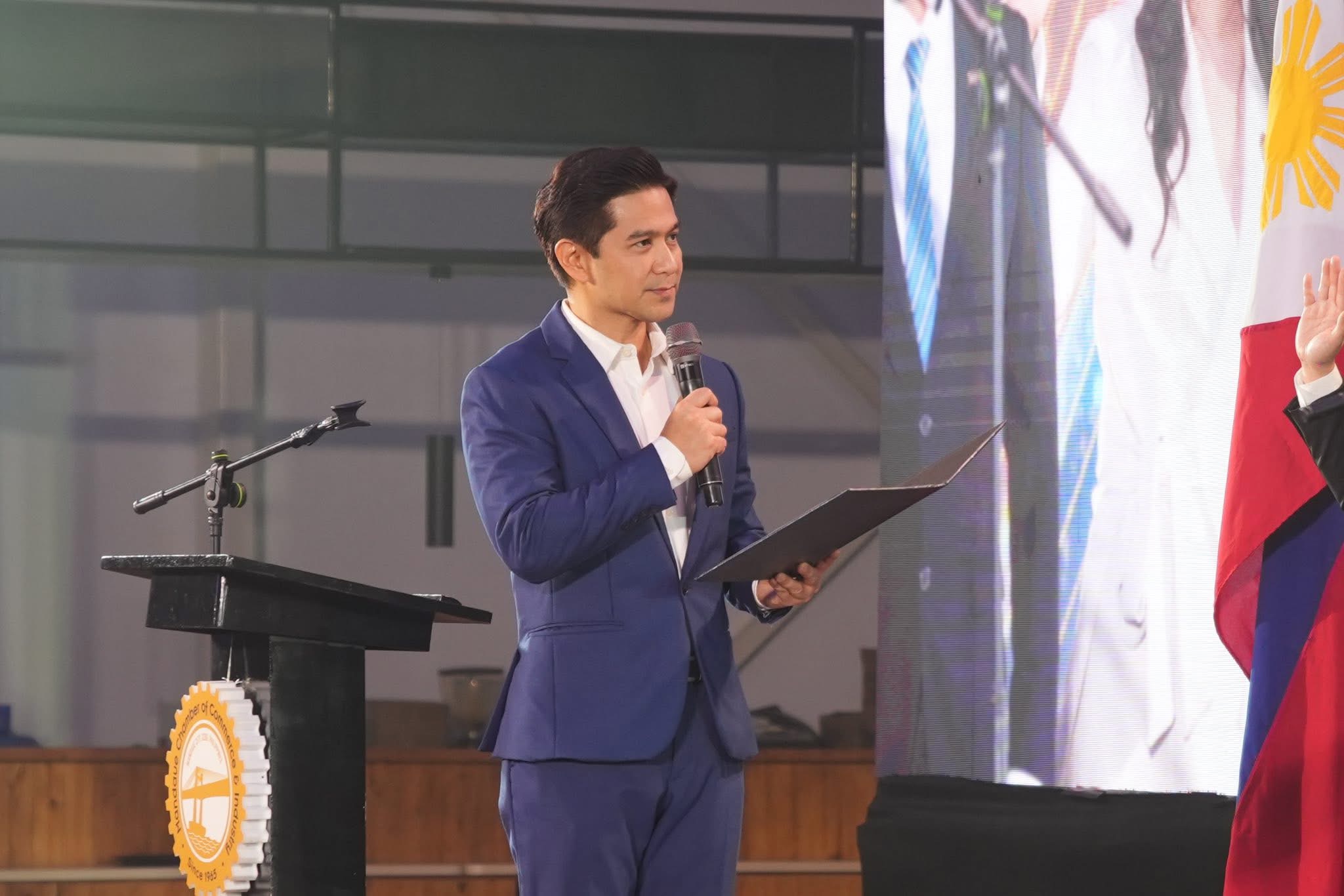 Ouano urges residents to help keep Mandaue clean after illegal dumping incident