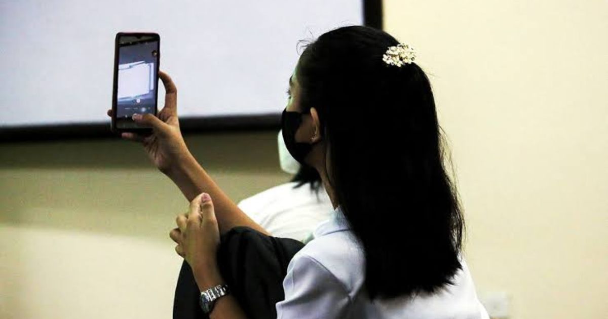 Malacañang Backs School Phone Limits but Questions Confiscation Penalty