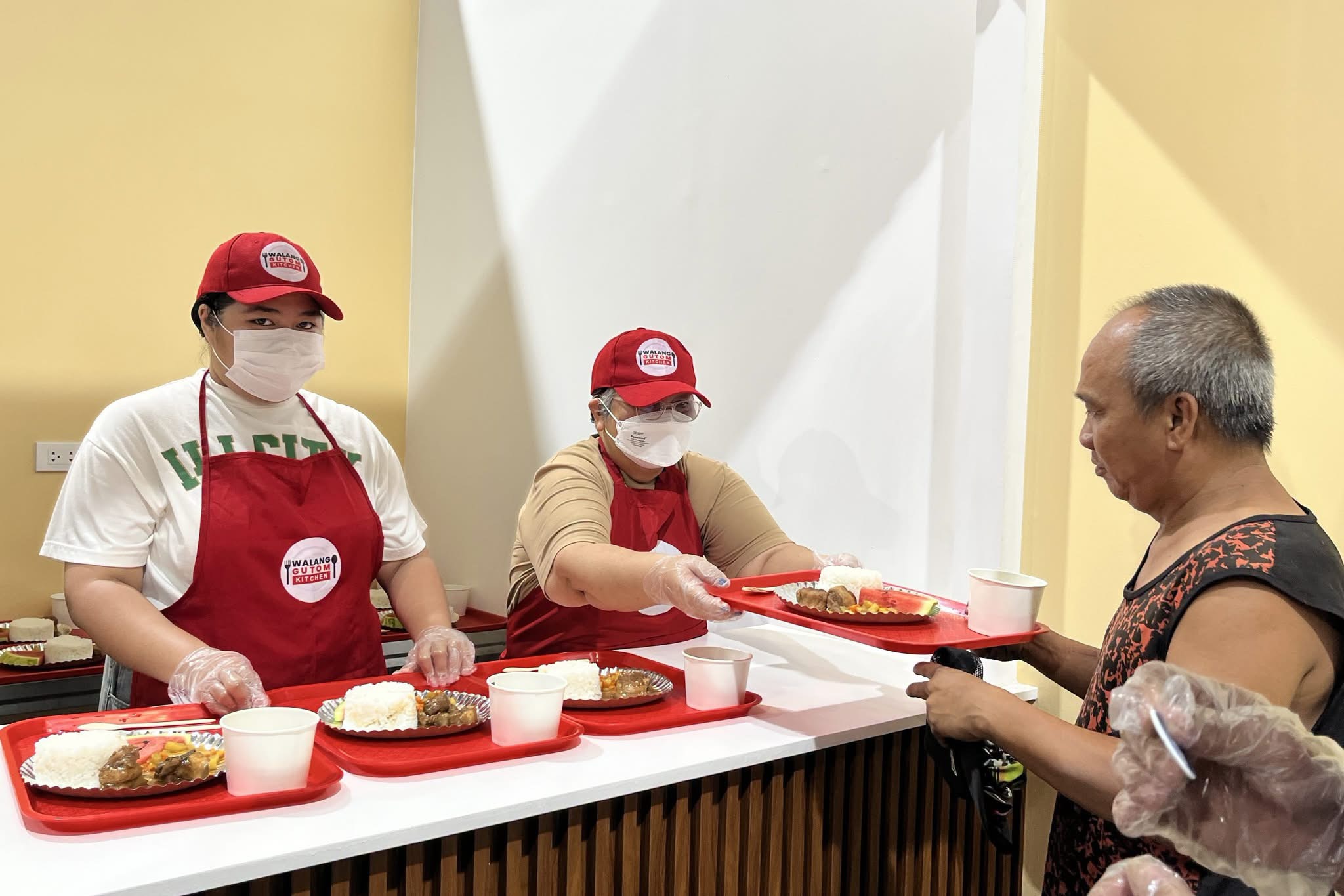 Walang Gutom Kitchen serves over 10,700 meals in first month in Cebu