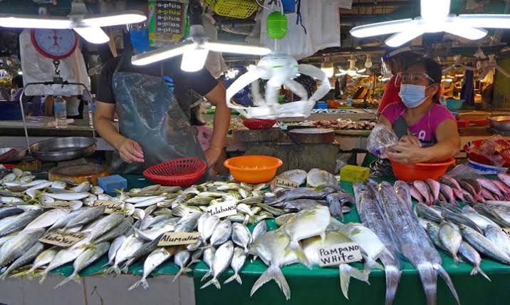 Lapu-Lapu cites 3 Market vendors for single-use plastic violations