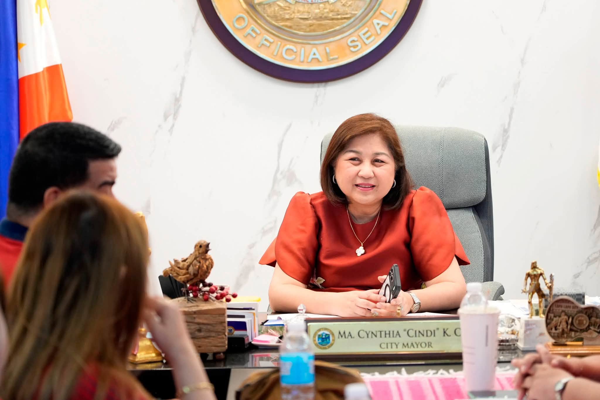 26 Lapu-Lapu seniors receive P10,000 cash aid
