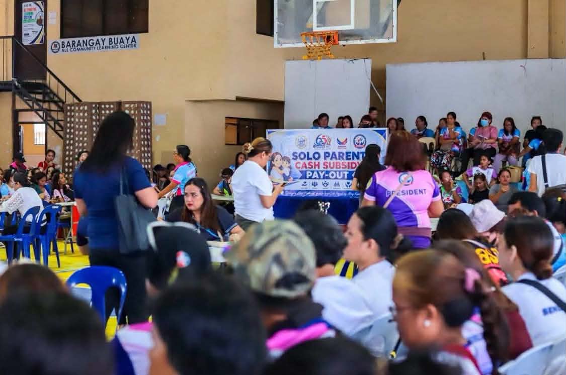 1,257 Lapu-Lapu solo parents receive P3,000 cash aid