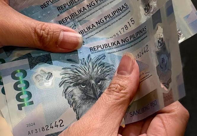 Peso weakens, PSEi falls after economic growth downgrades