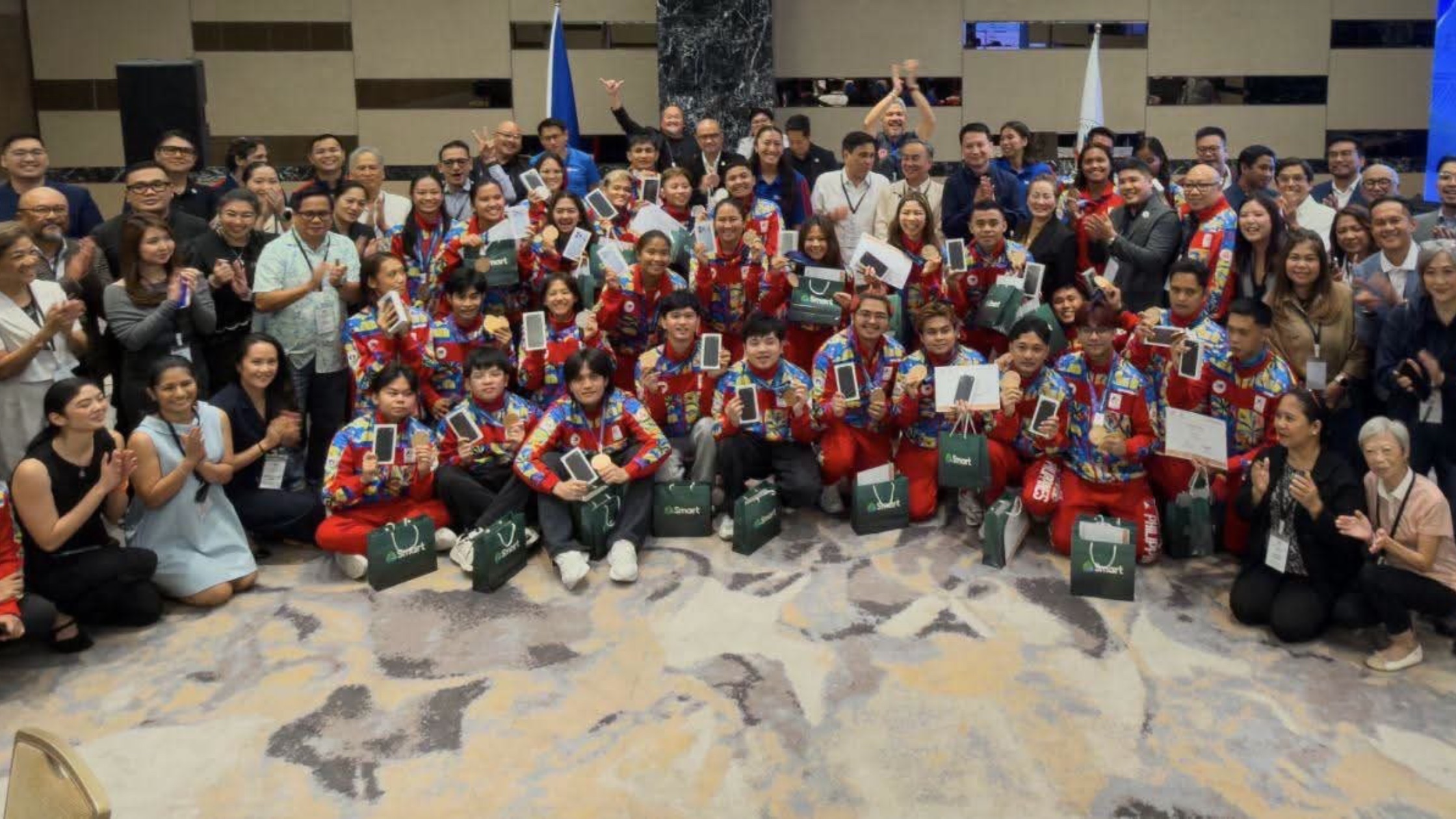 Filipino Asian Games medalists receive iPhone 